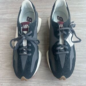 New Balance Women's Black and Gray Sneakers